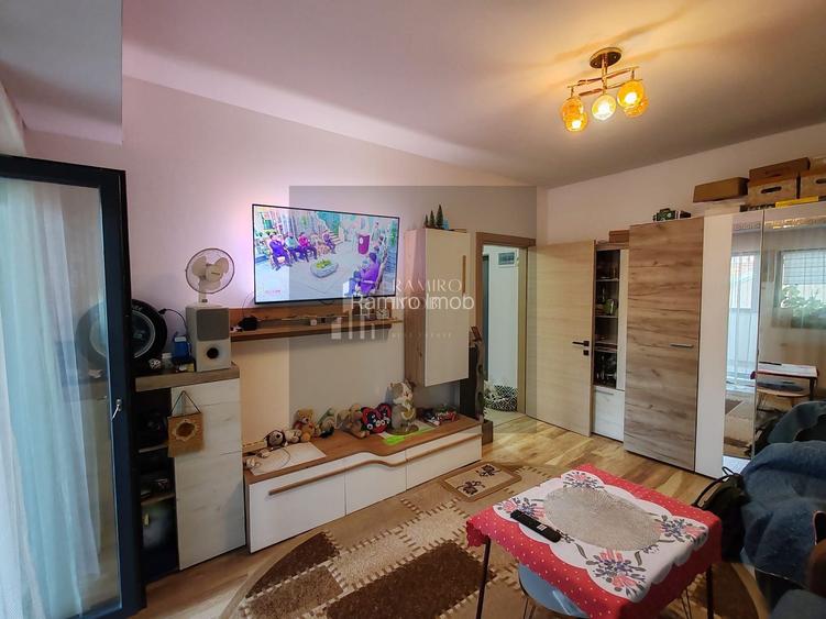 Apartament 2 camere, Sector 5, Pecineaga/Salaj, decomandat, centrala - 3