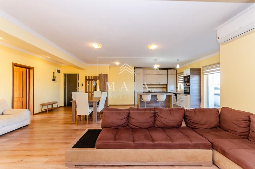 Penthouse 3 camere, la 5 min de centru, parcare privata
