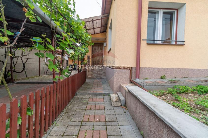 Casa / Vila cu 2 camere de vanzare in zona Dambul Rotund - 3