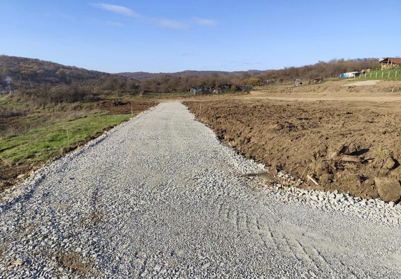 De vânzare teren intravilan – 500 mp + cotă parte drum