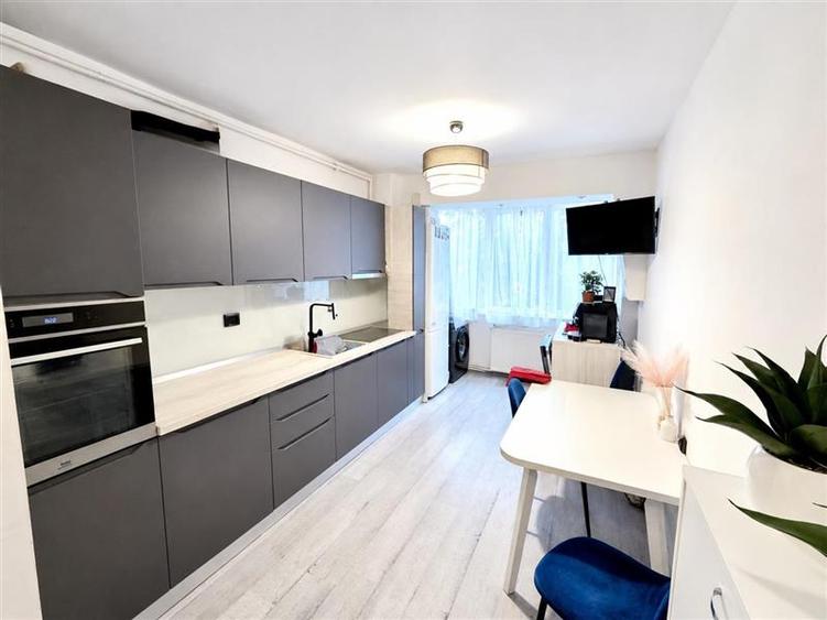 Apartament 2 camere etajul 2 zona Grivitei