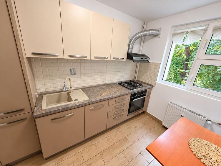 3 camere de închiriat Iancului Avrig 2 băi Renovat Nemobilat Metrou