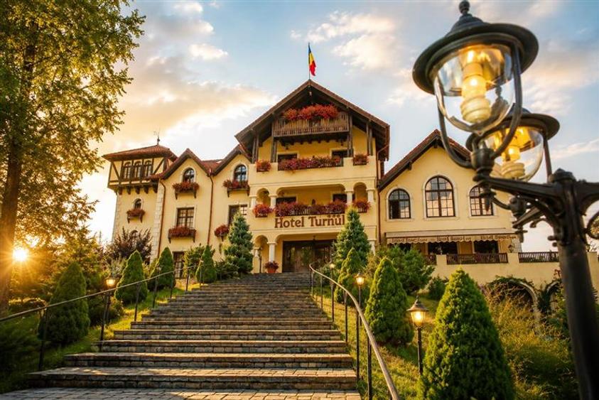 Hotel boutique:restaurant,spa,domeniu de 4.300 mp,5 minute de Castelul Bran,opor