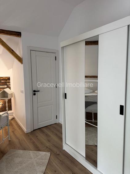 Apartament ultrafinisat două niveluri, 2 terase, semicentral, parcare,zona Paris - 5
