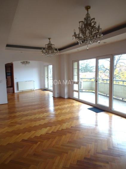 Bloc tip Boutique, constr.2000, cu 2 intrari si parcare subterana - 25