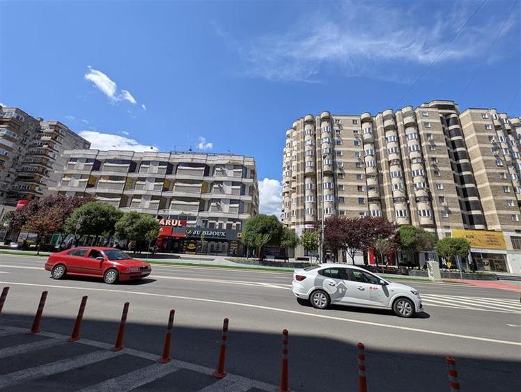 Ultracentral - langa Luceafarul - spatiu comercial 77mp
