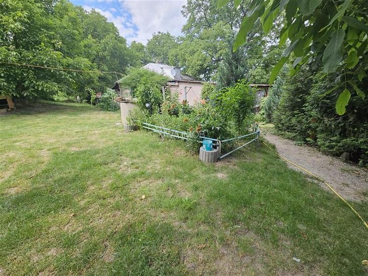 Casa spatioasa de vanzare in centrul satului Racaciuni – teren generos, livada, - 4