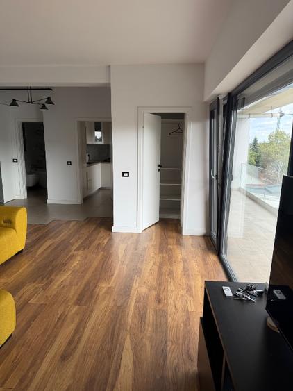 Apartament tip studio mobilat etajul 4 din 5.