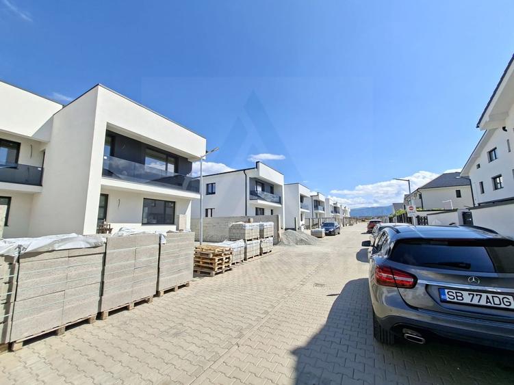 Casa moderna 4 camere 2 bai 2 balcoane si teren 140 mp in Arhitectilor
