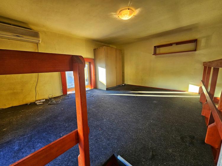 Casă cu arhitectură interbelică, 5 camere, teren 409 mp – Central