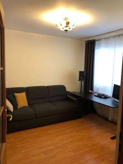Inchiriez apartament cu 2 camere,decomandat