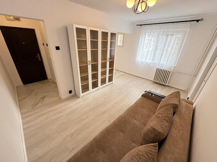 Apartament cu 2 camere, parter, zona Podu Ros