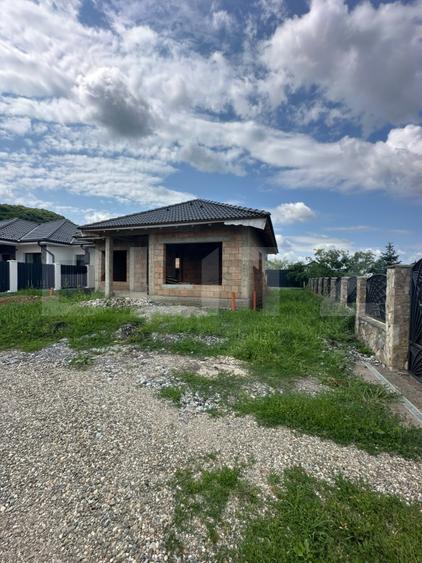 Casă  pe un nivel | 3 dormitoare | Stadiu de roșu | Toate utilitățile