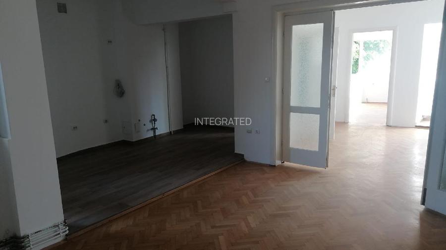 Strada Armeneasca, Apartament cu 3 camere - 76 mp - etaj 2/4, Liber- CLASA  - 10