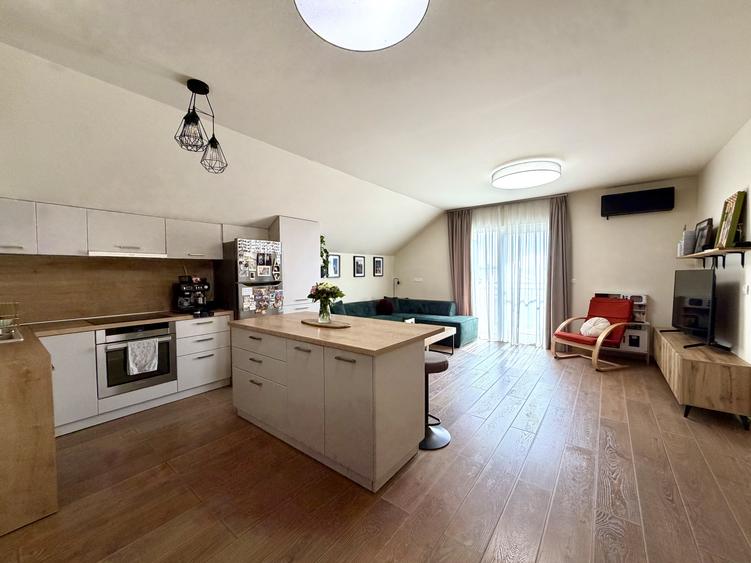 Apartament spatios, 3 camere, pod amenajat, zona centrala Dumbravita