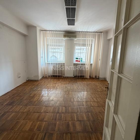 Universitate stradal / spatiu in cladire de birouri / 3 camere - 80mp / - 5