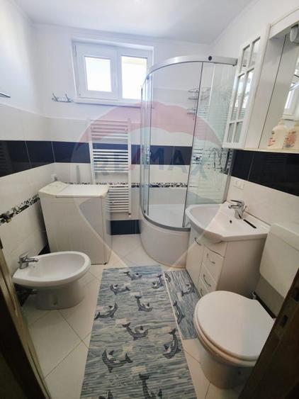 Apartament cu 2 camere de închiriat în zona Central