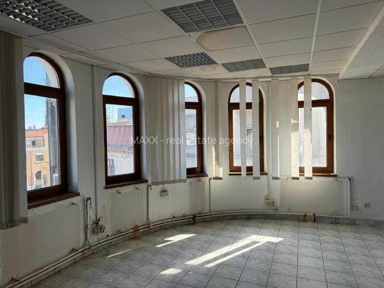 O CLADIRE CU IDENTITATE . UN SPATIU CARE INSPIRA . - 3