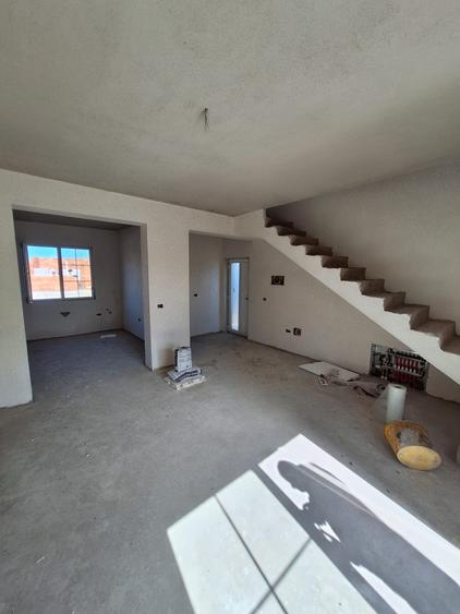 Duplex nou 2025 – 3 camere, curte proprie | Sânandrei, 10 min Timișoara