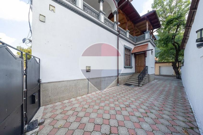 Resedinta istorica de inchiriat | 9 camere | Zona Istorica Brasov