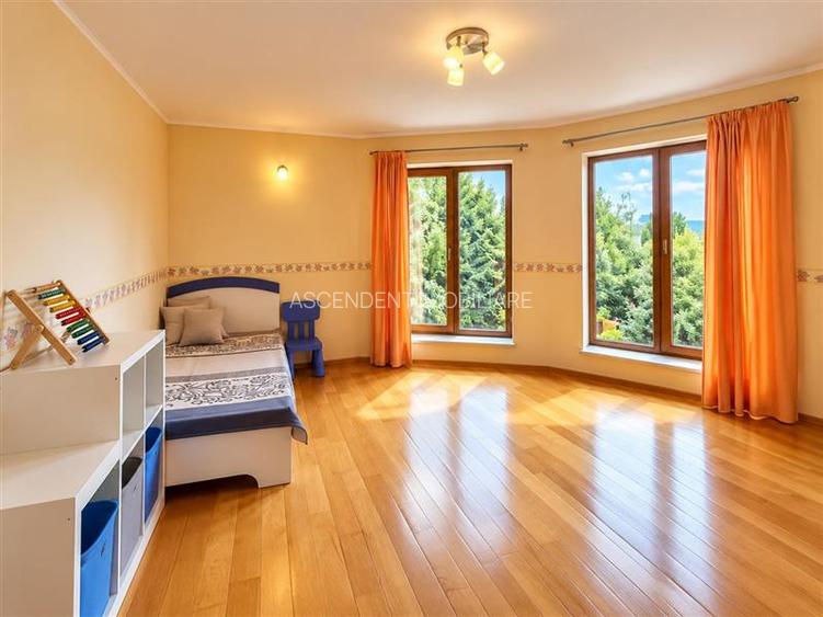 Spatiu cu personalitate: Vila pretabila si centru educational, 700 mp teren, Har - 12