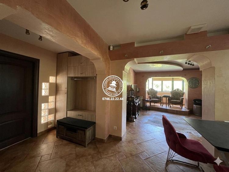 Apartament spectaculos bloc tip vilă Târgu Cucu