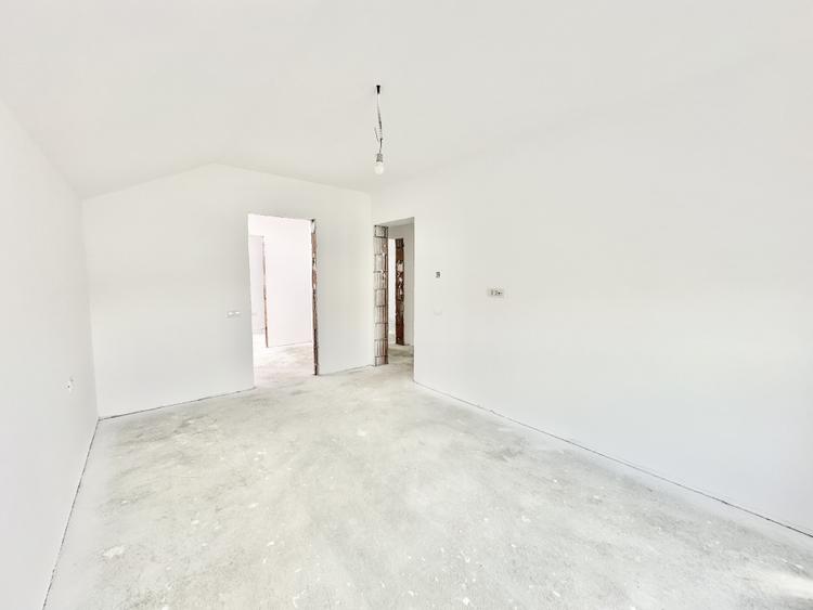 Duplex modern - 4 camere - 102 mp - Separat prin casa scarii - Mosnita