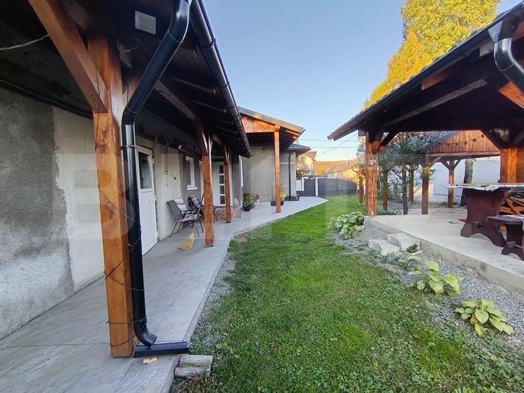 Casa cu 3 camere,baie, bucatarie,anexe.pivniță teren 800 mp