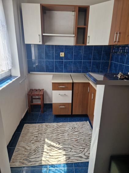 DE INCHIRIAT Apartament 1 camera, etaj 2 - zona Calea Buziasului
