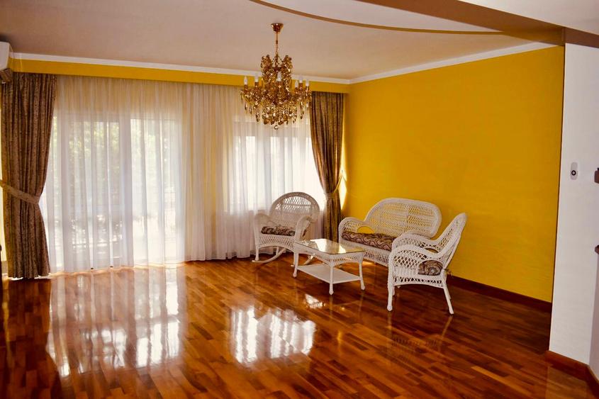 |De inchiriat Vila 9 camere|Complet mobilat si utilat