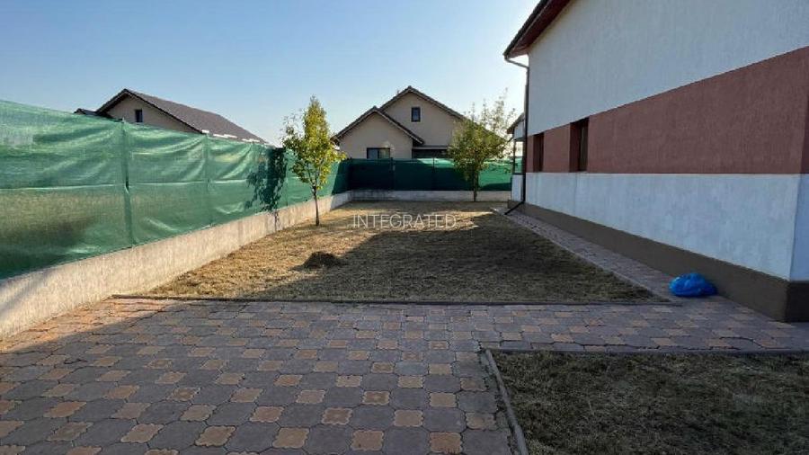 VILA - 4 dormitoare, living, bucatarie inchisa, 3 bai - 180 mp + Teren