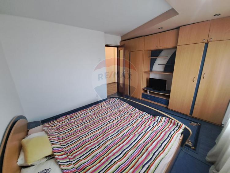 3 camere de închiriat, zona Spitalul Județean