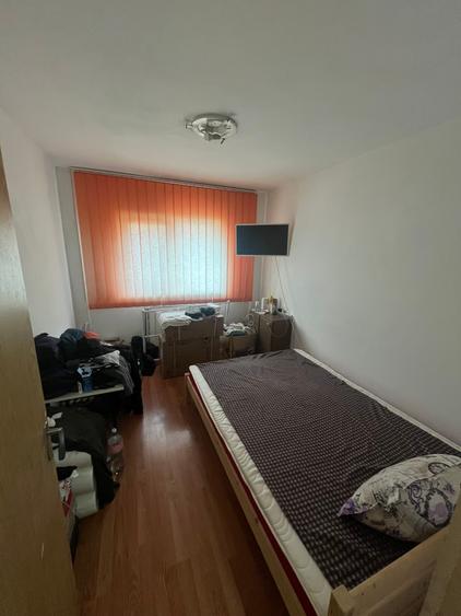 1 Decembrie-Pallady,apartament 3 camere decomandat