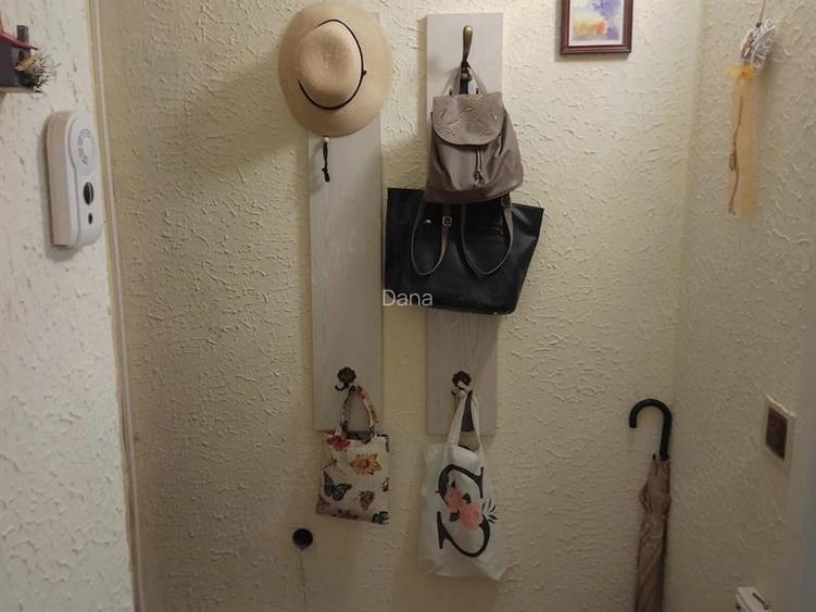 Proprietar, vand sau ofer la schimb apartament 2 camere semidecomandate - Brazda