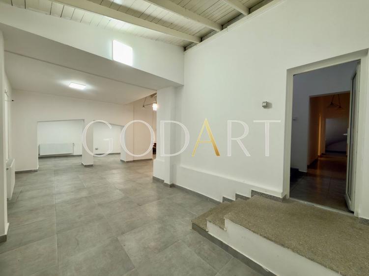Vila spatioasa | Complet renovată | Central