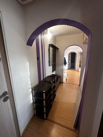 Apartament cu 3 camere, etaj 2/4, zona Mircea cel Batran