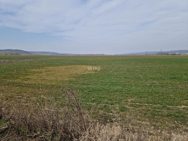 Teren intravilan de vânzare – 3300 mp, Leșile - 3