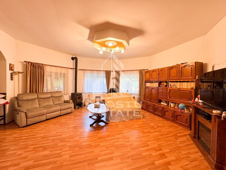 Casa pt. 2 familii, cu 9 camere, teren 832mp, Zona Girocului Timisoara