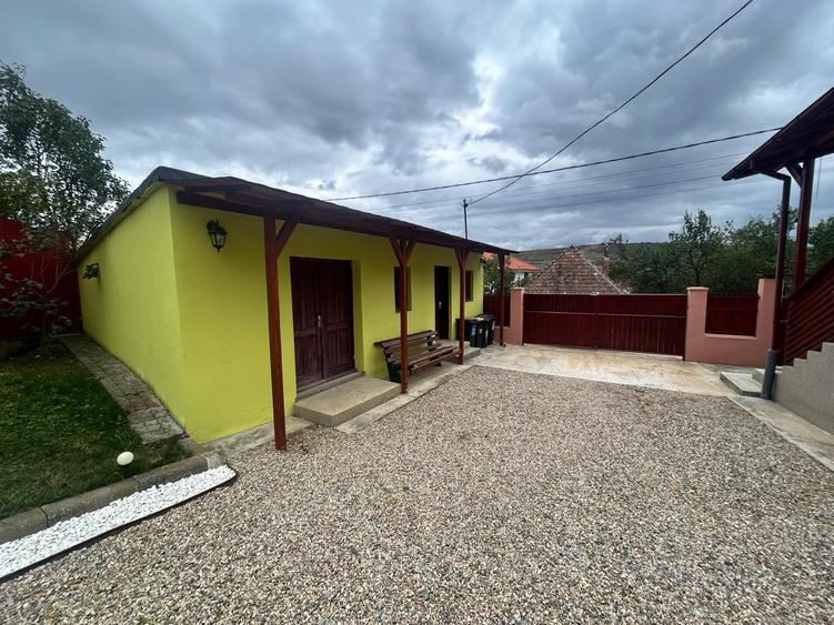 Casa ultrafinisata de vanzare in Rascruci cu teren de 2936 mp