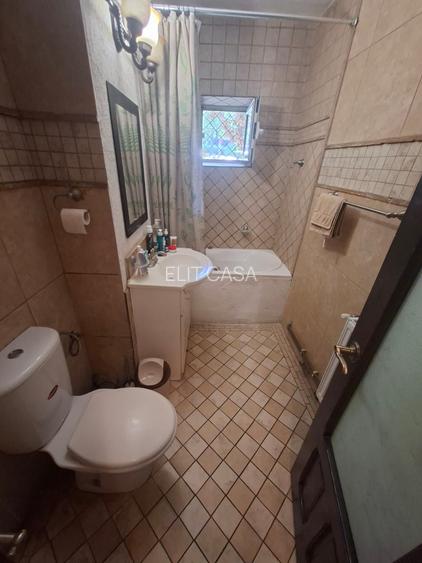 Apartament cu 2 camere decomandat, zona Targu Cucu - 9