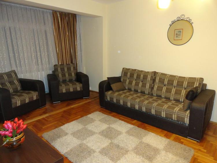 De inchiriat ( vanzare)2 camere zona INDEPENDENTEI Hristo Botev mobilat