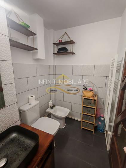 Vând apartament cu 3 camere decomandate in centrul orașului Bacau - 12
