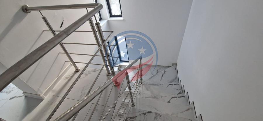 Casă modernă de lux – 4 camere, teren 373 mp, curte amenajată