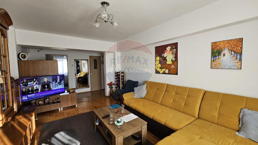 Apartament cu 3 camere decomandat de vânzare Burdujeni, Suceava - 2