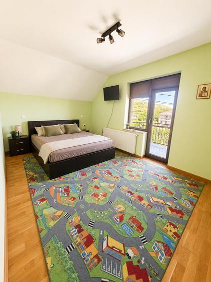 Casă Individuală | 300 mp Utili | 4 camere | 3 băi | Bărăbanț |