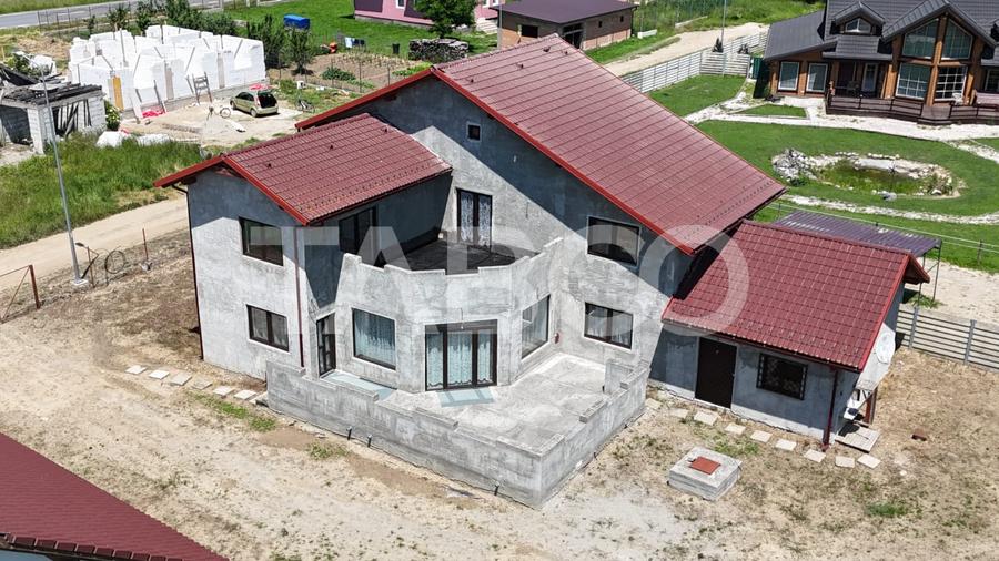 Casa individuala 5 camere 3 bai garaj 497 m teren liber Sat Sercaia