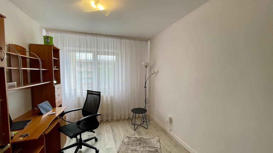 Apartament 3 camere, decomandat, zonă ultracentrală, bloc Mobilux, etaj 1
