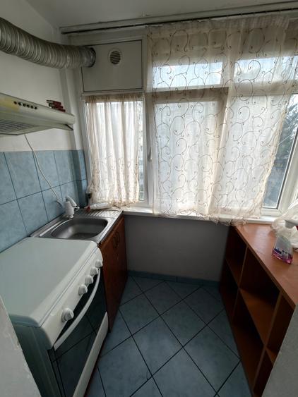 Apartament 2 camere etaj 2 zona Liceului Economic