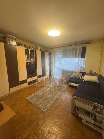Apartament 3 camere în zona STRAZII BORSEC