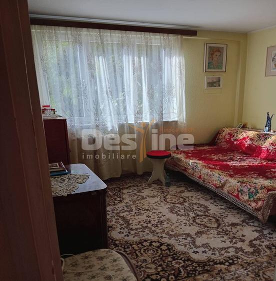 APARTAMENT 3 CAMERE DECOMANDAT SEMIDECOMANDAT